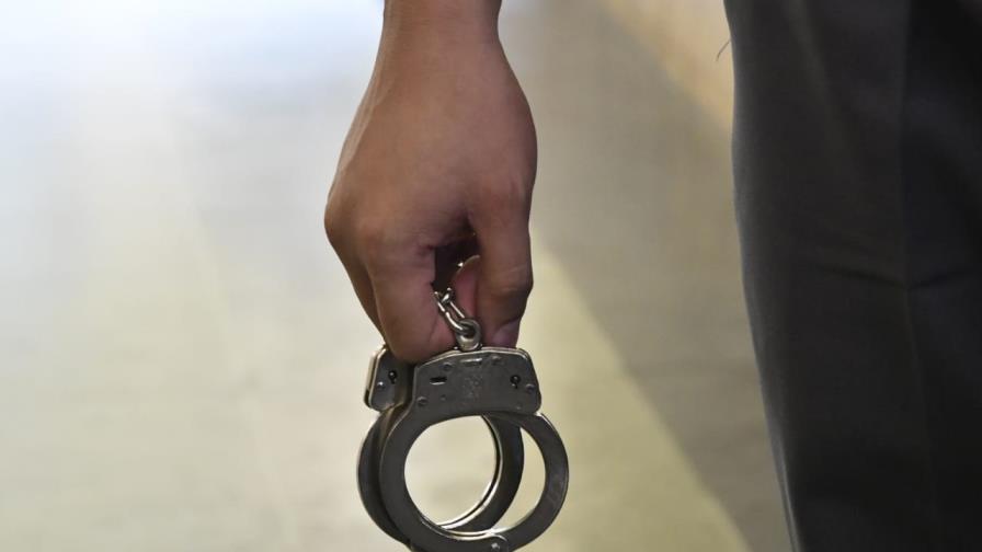 Apresan a dos hombres en San Francisco de Macorís que compraban vehículos robados Apresan a dos hombres en San Francisco de Macorís que compraban vehículos robados