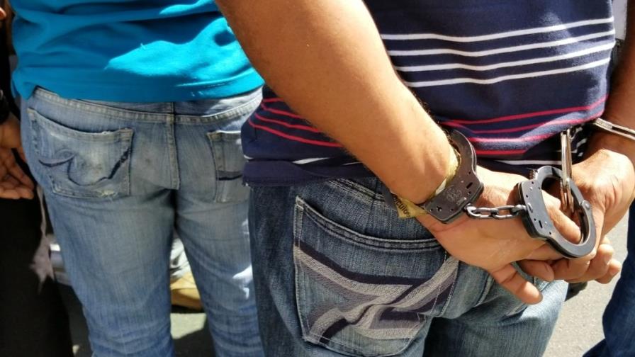 Detienen a dominicano buscado por fraude del Tesoro de EE.UU. 