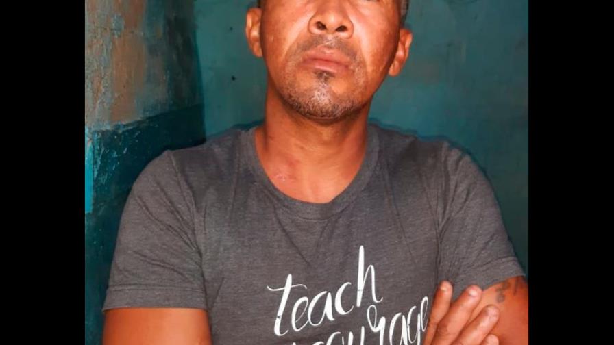 Apresan a hombre que golpeaba a su madre de 75 años en Sabana de la Mar