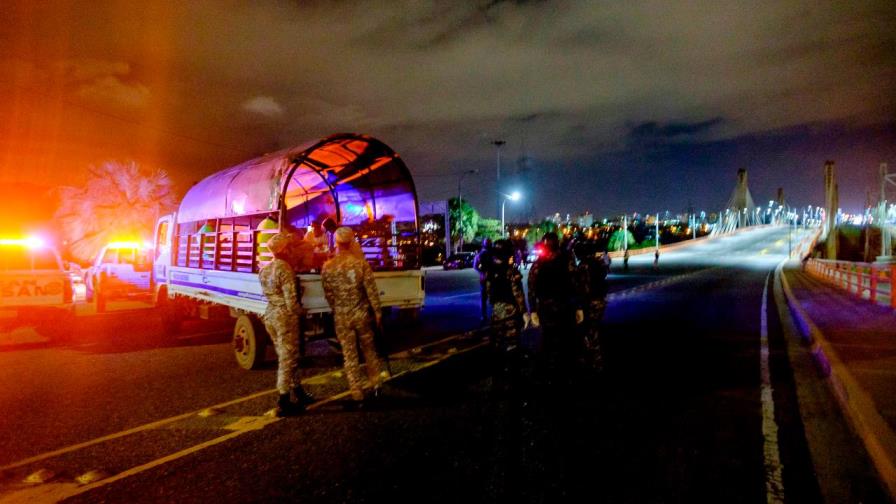 Apresan a unos 10 mil por violar el toque de queda Apresan a unos 10 mil por violar el toque de queda