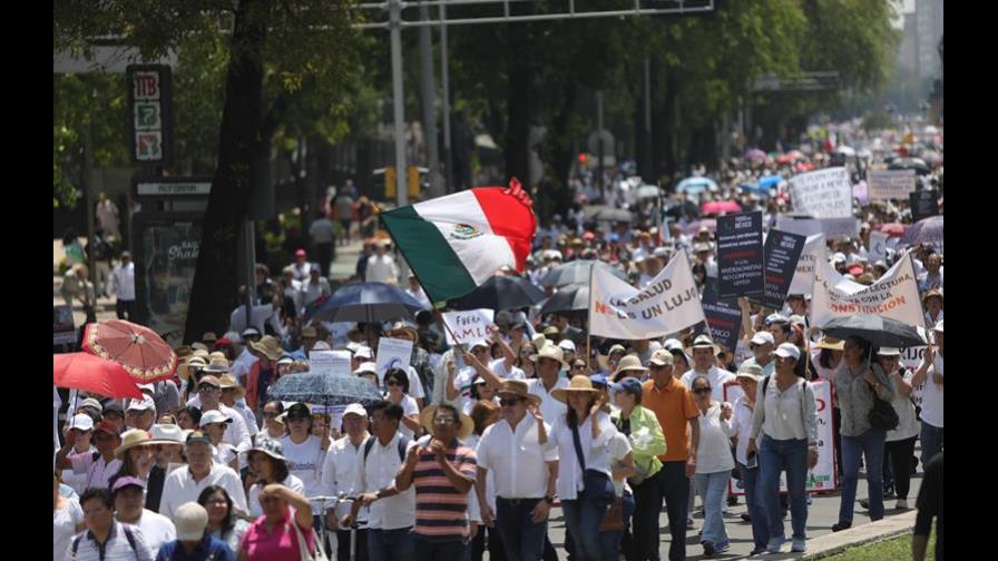Oposición mexicana, frágil y sin brújula al año del triunfo de López Obrador
