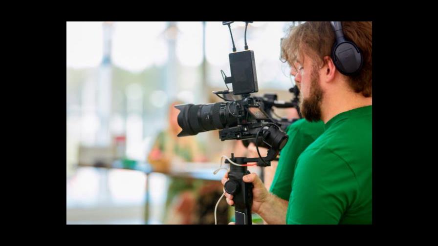 Netflix sigue rodando película en Santo Domingo y esta calle está cerrada Netflix sigue rodando película en Santo Domingo y esta calle está cerrada