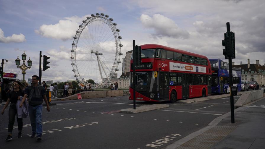 Reporte: Respuesta lenta a COVID-19 en GB costó vidas