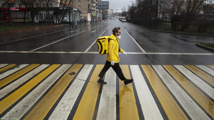 Empresario ruso se dedica a repartir comidas en Moscú