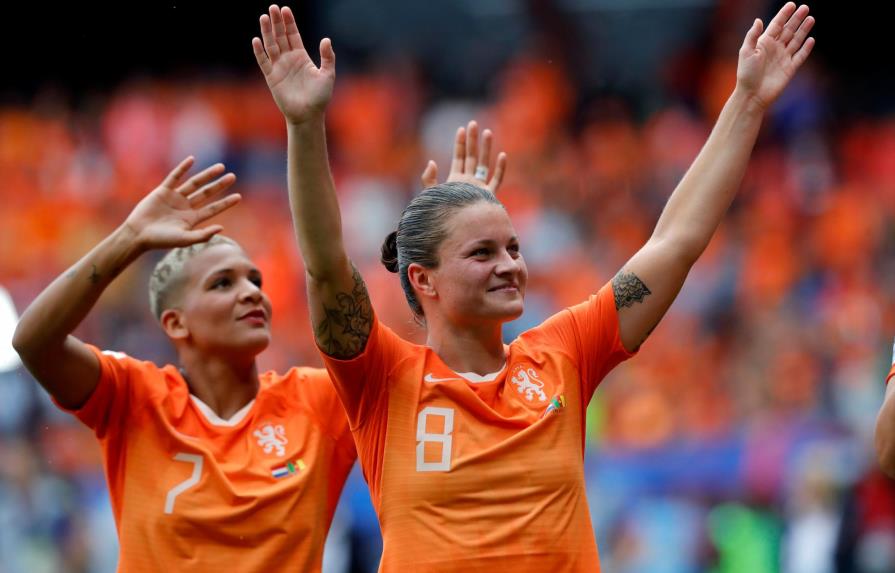 Holanda vence a Camerún 3-1 en Mundial femenino y avanza