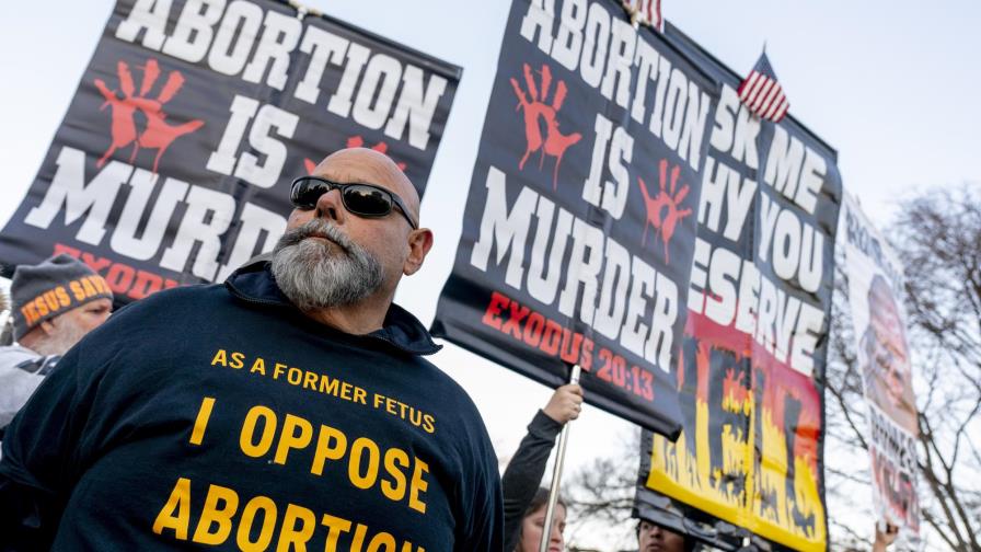 Corte Suprema de EEUU se inclina por prohibir el derecho al aborto