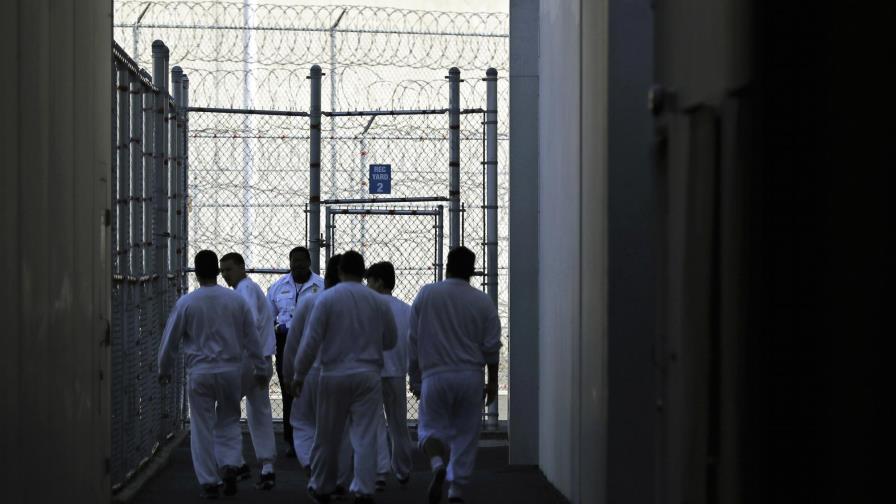 Juicio nulo en caso de salario a migrantes detenidos en EEUU