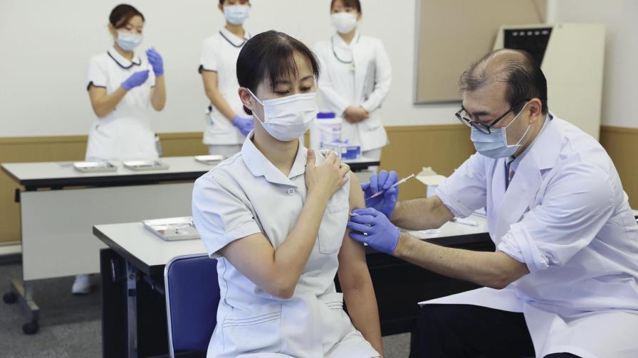 Japón administra 3ra dosis de vacuna ante alarma por ómicron
