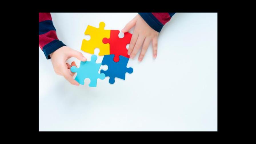 “MyRot”, el primer “árbol robot” que ayuda a menores con autismo en Panamá