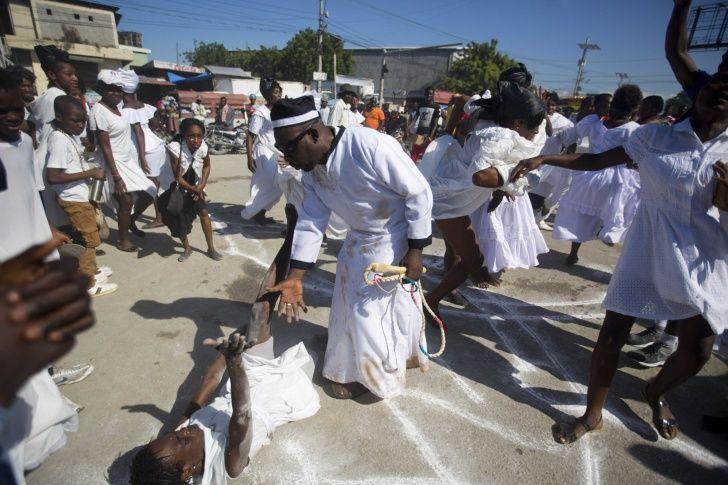 Festejan a los muertos con festival vudú en Haití