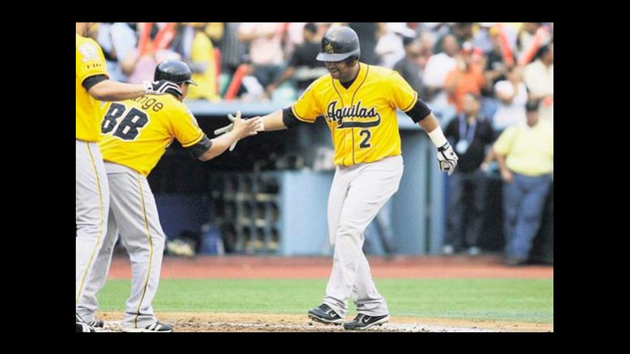 Víctor Díaz, único dominicano con 50 CE y líder de jonrones con 17 Víctor Díaz, único dominicano con 50 CE y líder de jonrones con 17