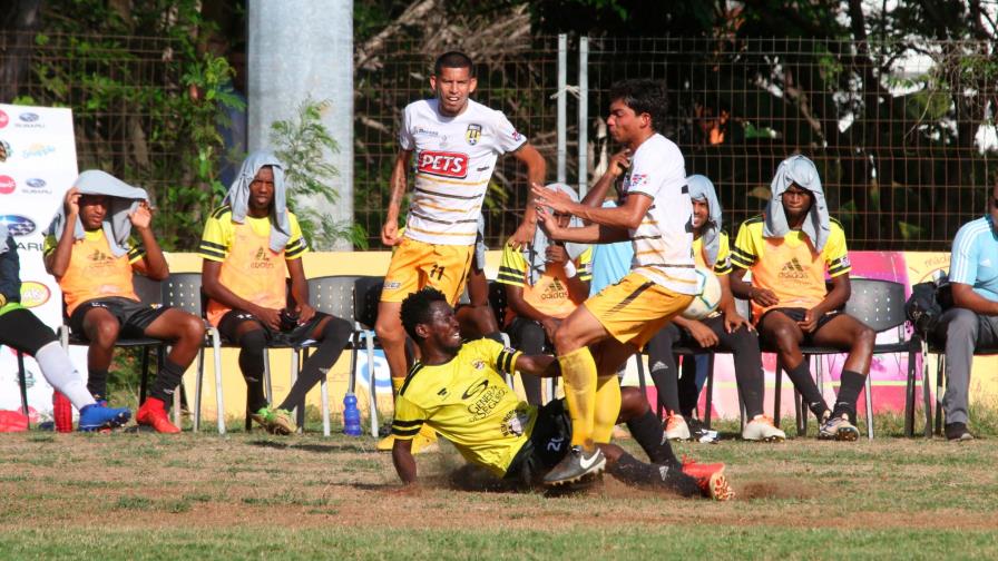 El Barcelona Atlético sale del sótano con victoria 2-0 sobre Moca FC