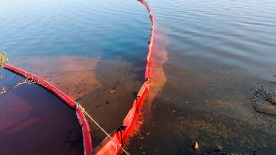 Diésel derramado en el ártico ruso continúa su avance hacia el mar Diésel derramado en el ártico ruso continúa su avance hacia el mar