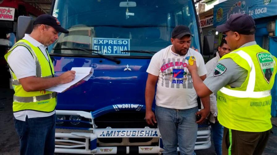 Intrant y Digesett realizan pruebas de alcoholemia a choferes de guaguas
