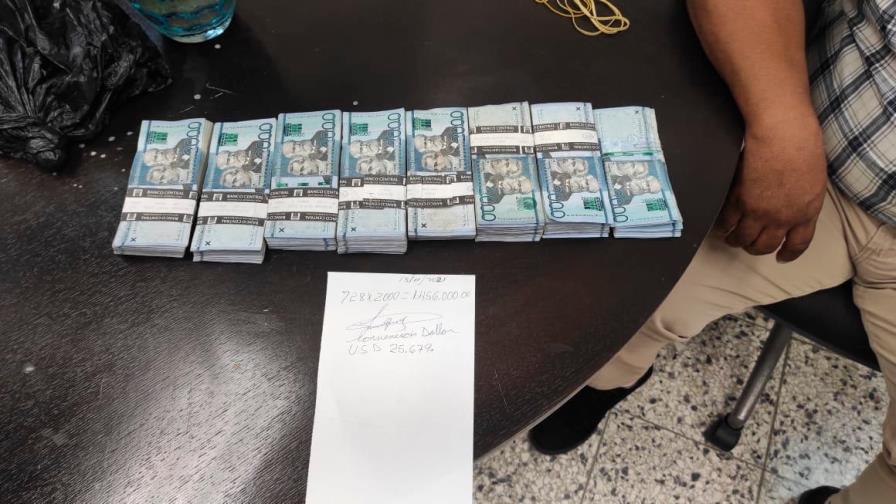 Apresan haitiano tratando de entrar al país por la frontera con 1.5 millón de pesos Apresan haitiano tratando de entrar al país por la frontera con 1.5 millón de pesos