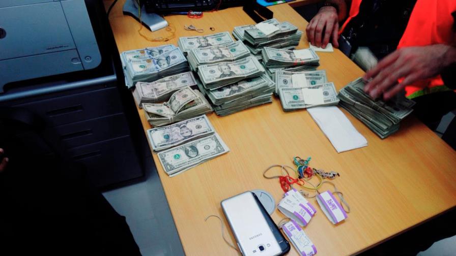 DNCD ocupa 154 mil dólares en avioneta que llegó desde Puerto Rico DNCD ocupa 154 mil dólares en avioneta que llegó desde Puerto Rico