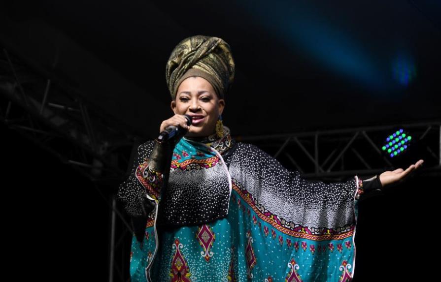 Video | Diomary La Mala canta en las calles de la Ciudad Colonial para animar a la gente