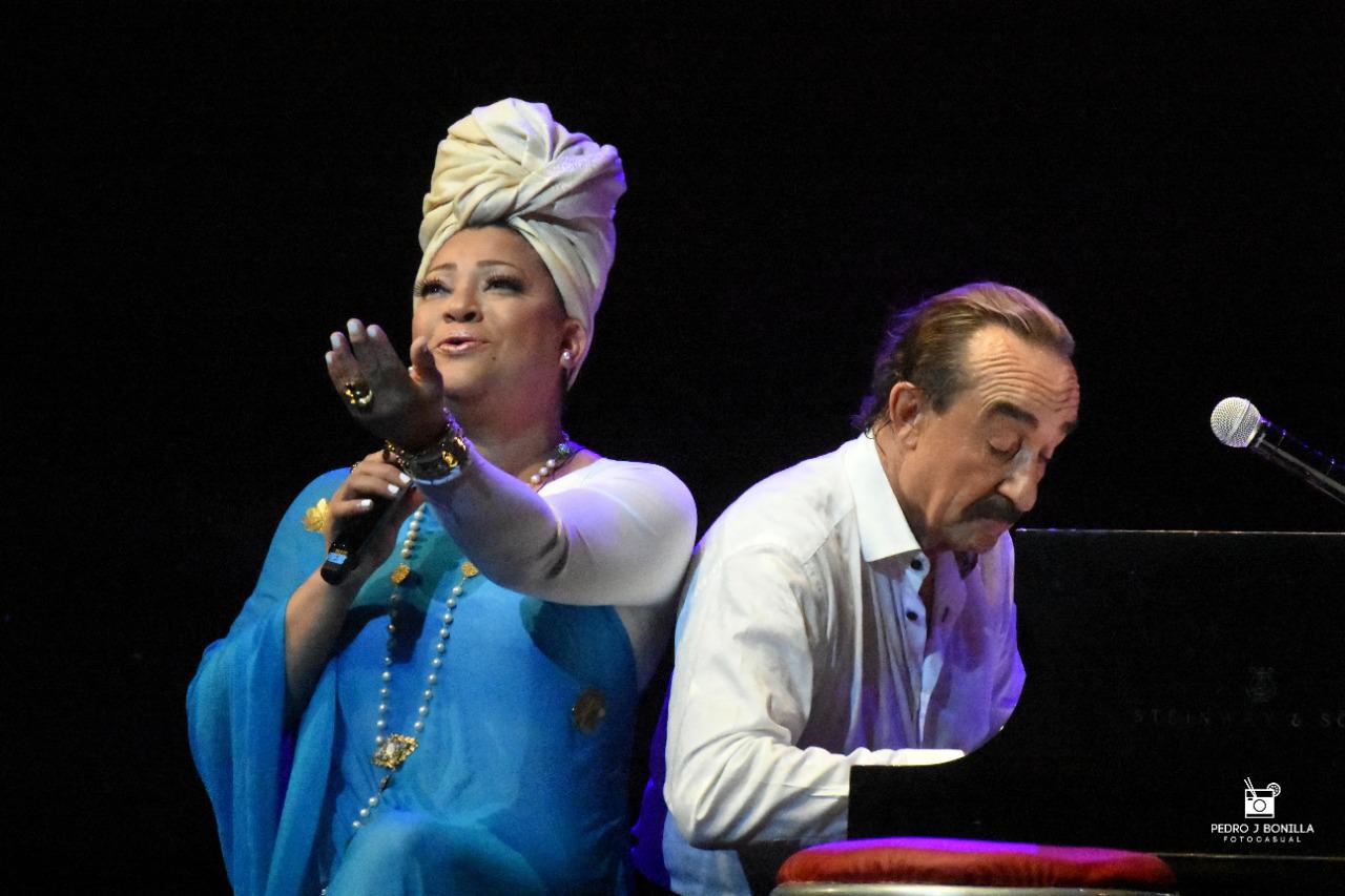 Diomary la Mala fue ovacionada junto al maestro Raúl Di  Blasio. Foto: Pedro Bonilla