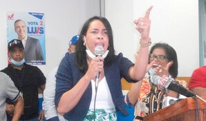 Diputada Kenia Bid&oacute; sufre preinfarto 