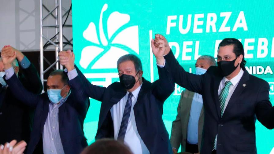 Leonel juramenta el diputado número 15 para la Fuerza del Pueblo