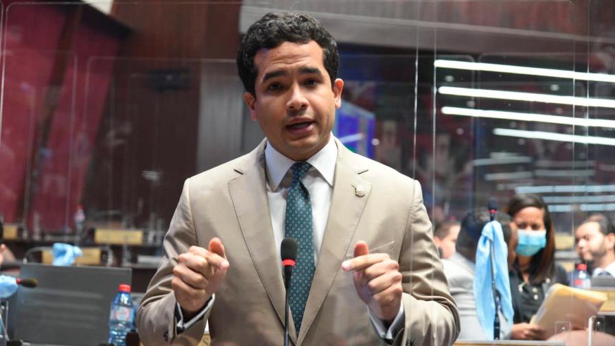 Omar Fernández somete reforma que penalizaría hasta con 3 años de prisión maltrato animal