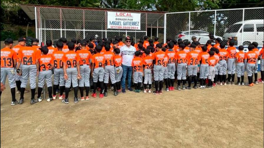 Diputado alardeaba en sus redes de dar  “ayudas” sociales