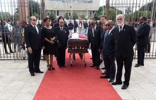 Legisladores rinden honras fúnebres a la diputada Inés Bryan