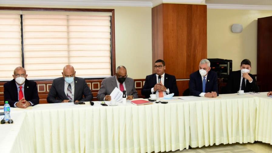 Diputados se reúnen en buscan de solución a 718 obras inconclusas en todo el país 