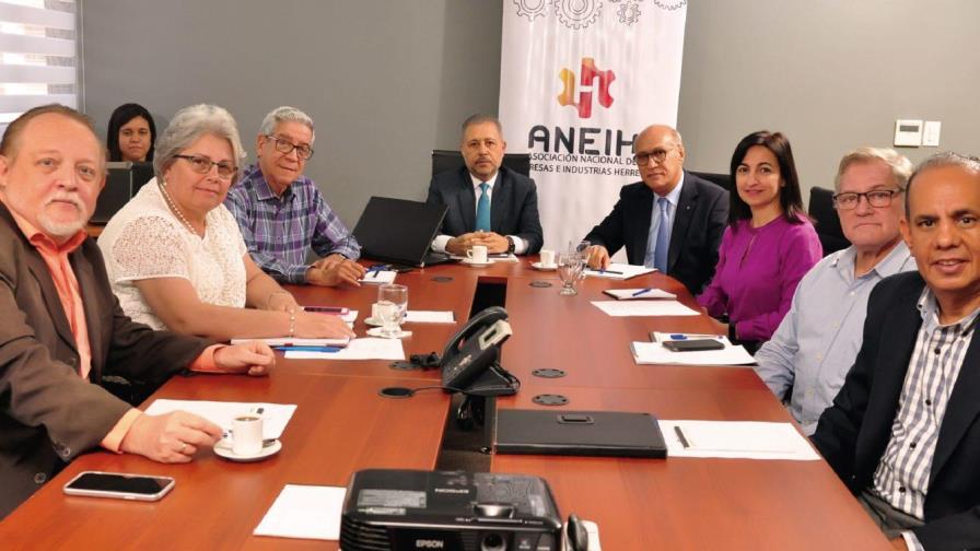 Industriales saludan la renuncia al “barrilito” de dos senadores