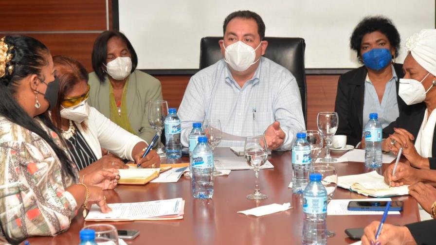 Director SNS se reúne con gremios de salud 