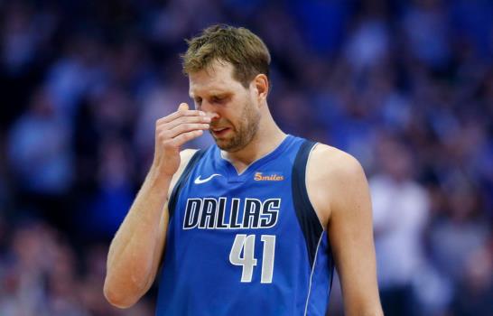 Nowitzki confirma su retiro y los Mavericks lo complacen con triunfo