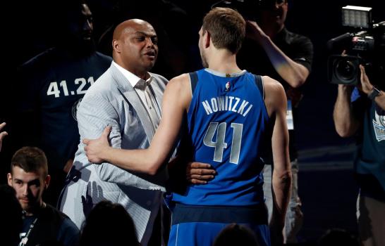 Nowitzki confirma su retiro y los Mavericks lo complacen con triunfo