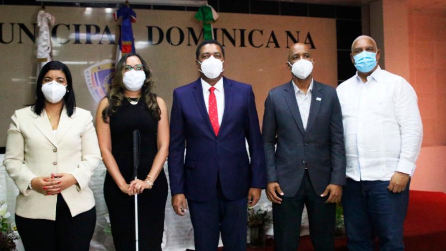Firman acuerdo para favorecer a las personas con discapacidad