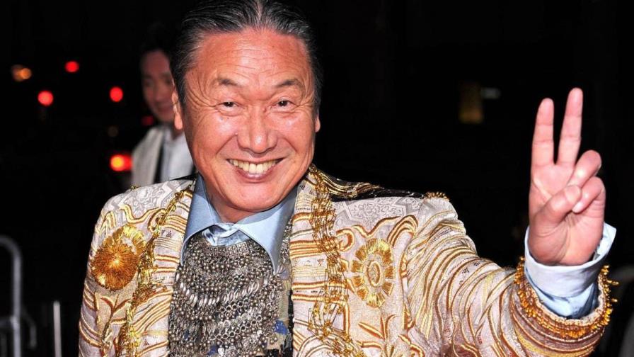 Adiós a Kansai Yamamoto, el diseñador japonés famoso por vestir a David Bowie