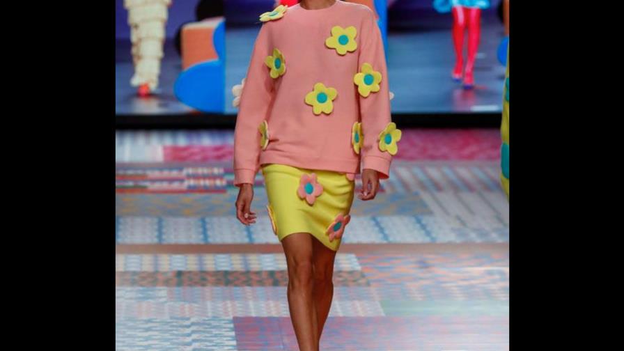 Agatha Ruiz de la Prada y Andrés Sardá visten a la mujer de fantasía y color