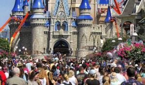 Disney Springs reabre con advertencia sobre riesgo de virus