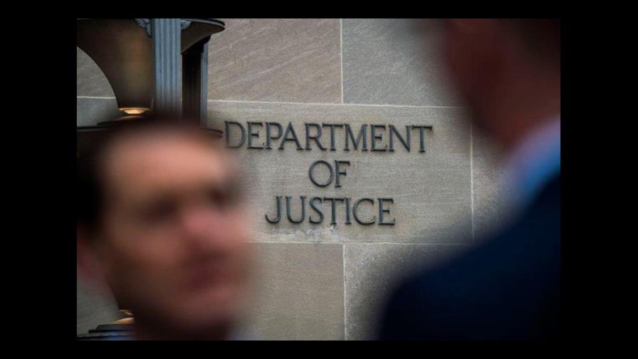 Exfuncionaria se hace pasar por senadora para cobrar beneficio de desempleo