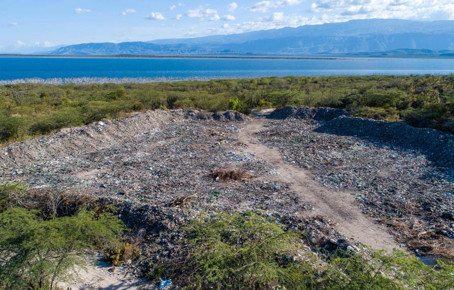 En La Descubierta la basura es una amenaza para el Lago Enriquillo