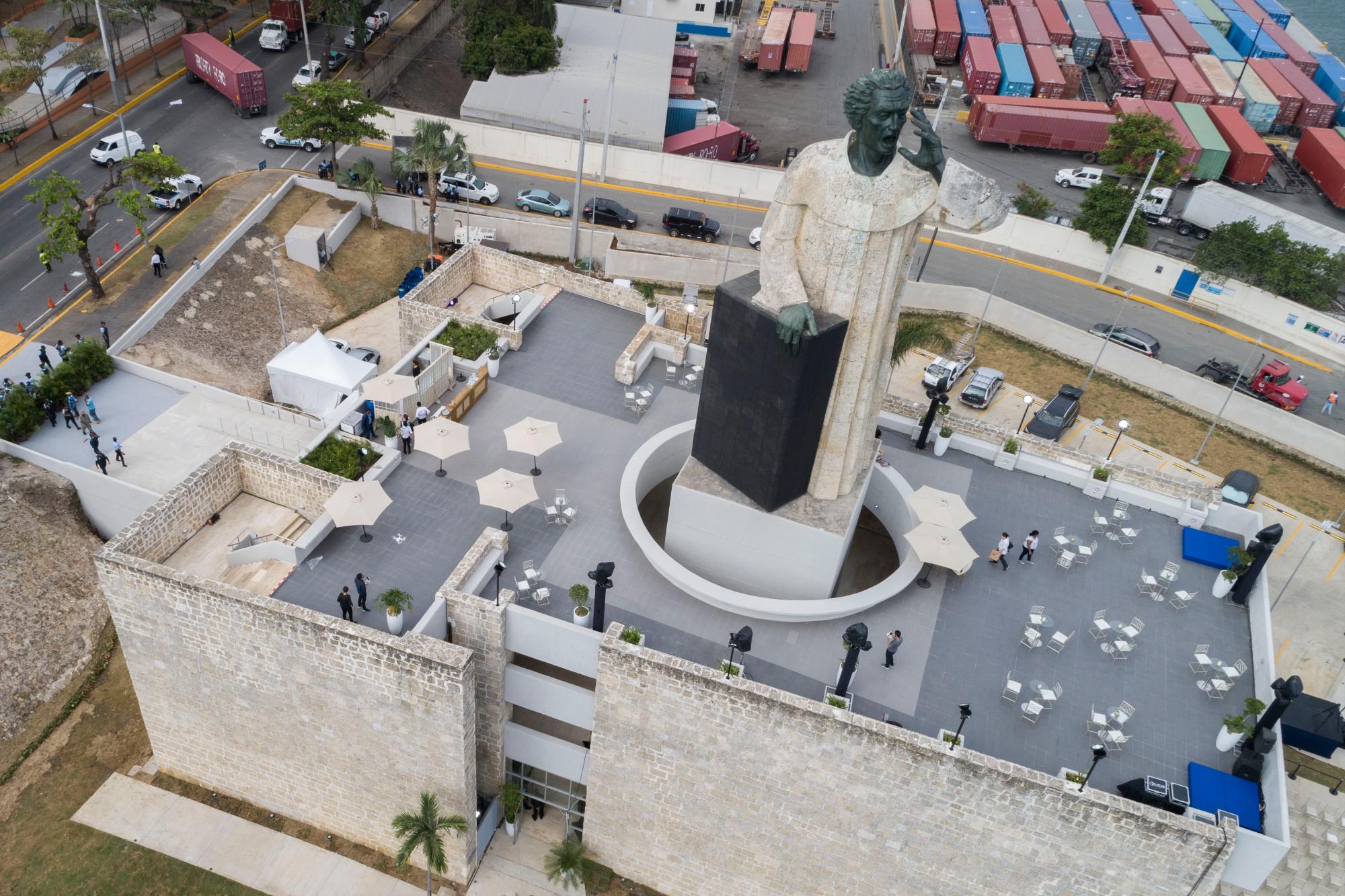 La Alcaldía del Distrito Nacional reinauguró el monumento a Fray Antón de Montesinos, que contará con una moderna infraestructura.