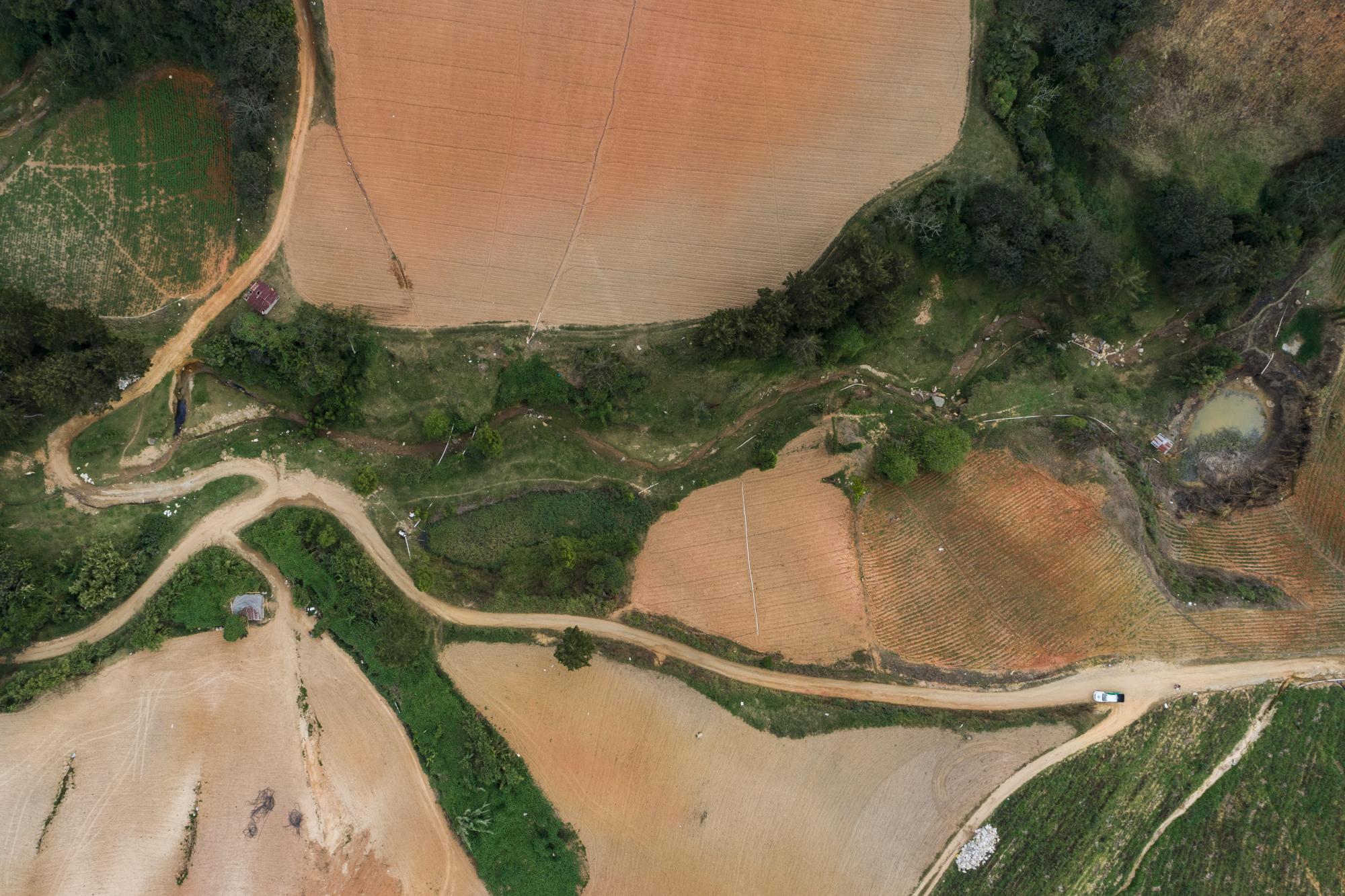 Vista aérea del río Tireo en su nacimiento en Cruz de Cuaba.