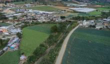 Dictan coerci&oacute;n a hombre arrestado mientras extra&iacute;a arena del r&iacute;o Tireo