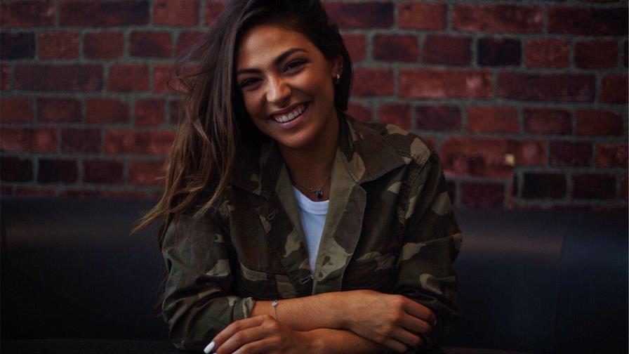 Carmen DeLeon va de La Voz Kids España a estrenarse en el estudio de Tainy