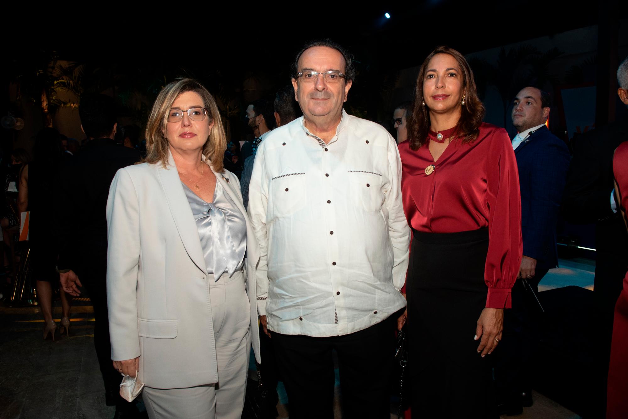 Lucile Houellemont, Ángel García y Josefina Pichardo.