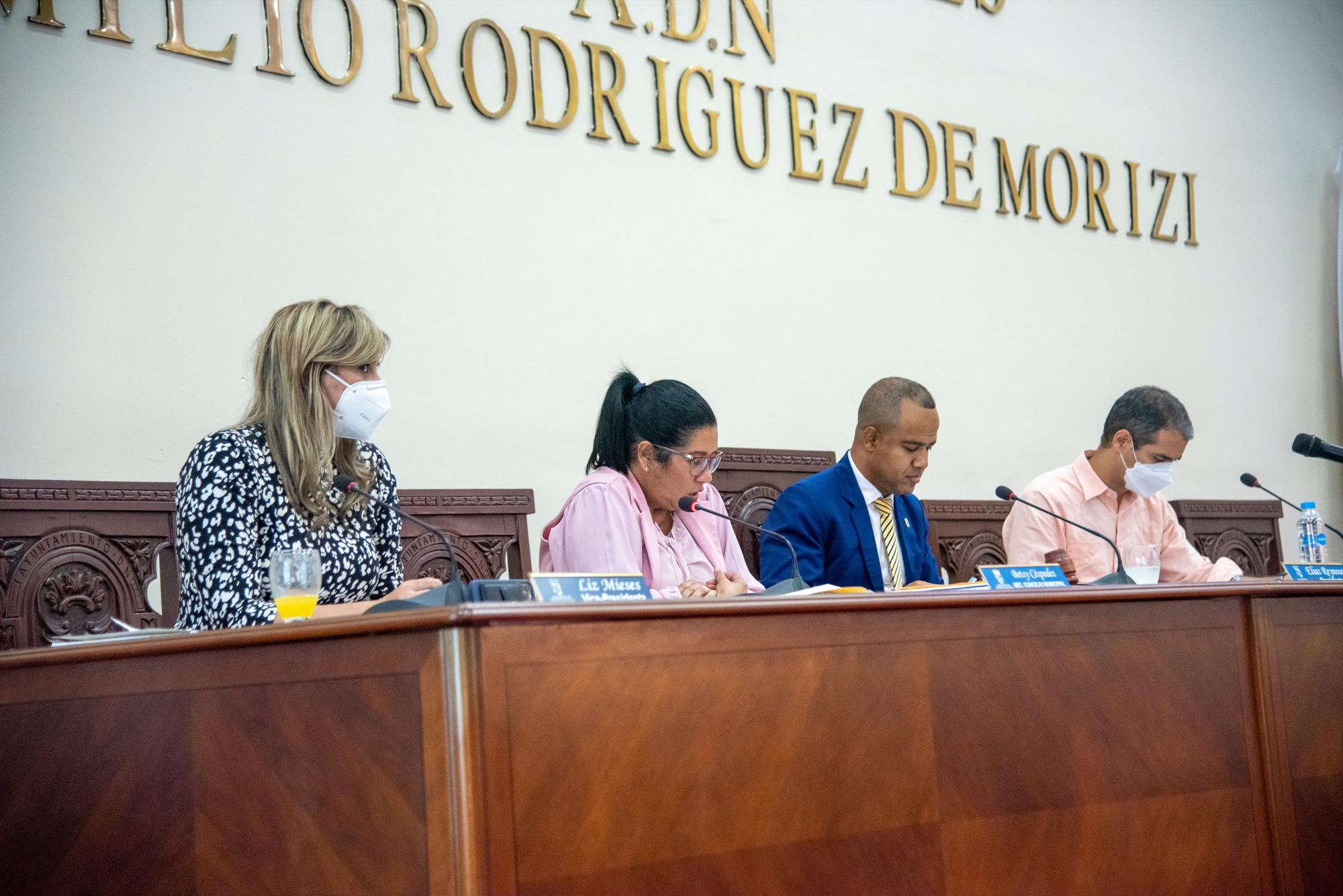 La directiva del Consejo de Regidores. Al centro el presidente Elías Reynoso.