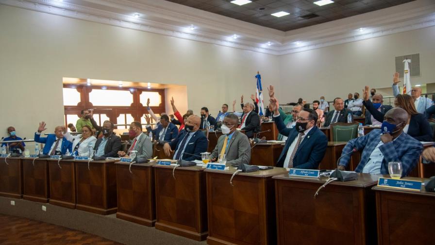 Regidores aprueban la demolición del parqueo municipal de la José Reyes