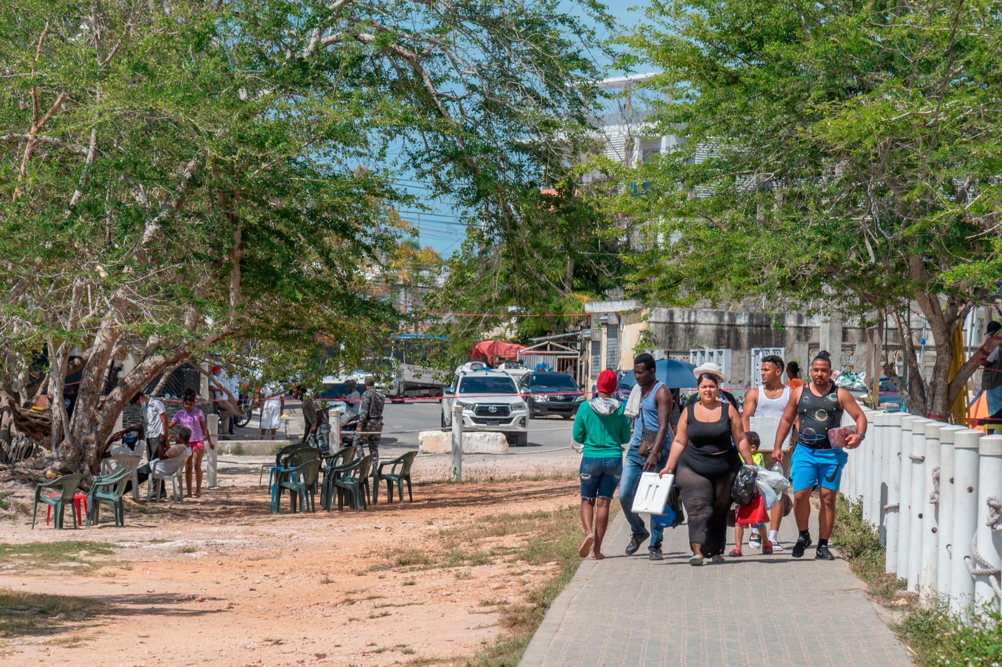 Visitantes de la playa de Andrés.