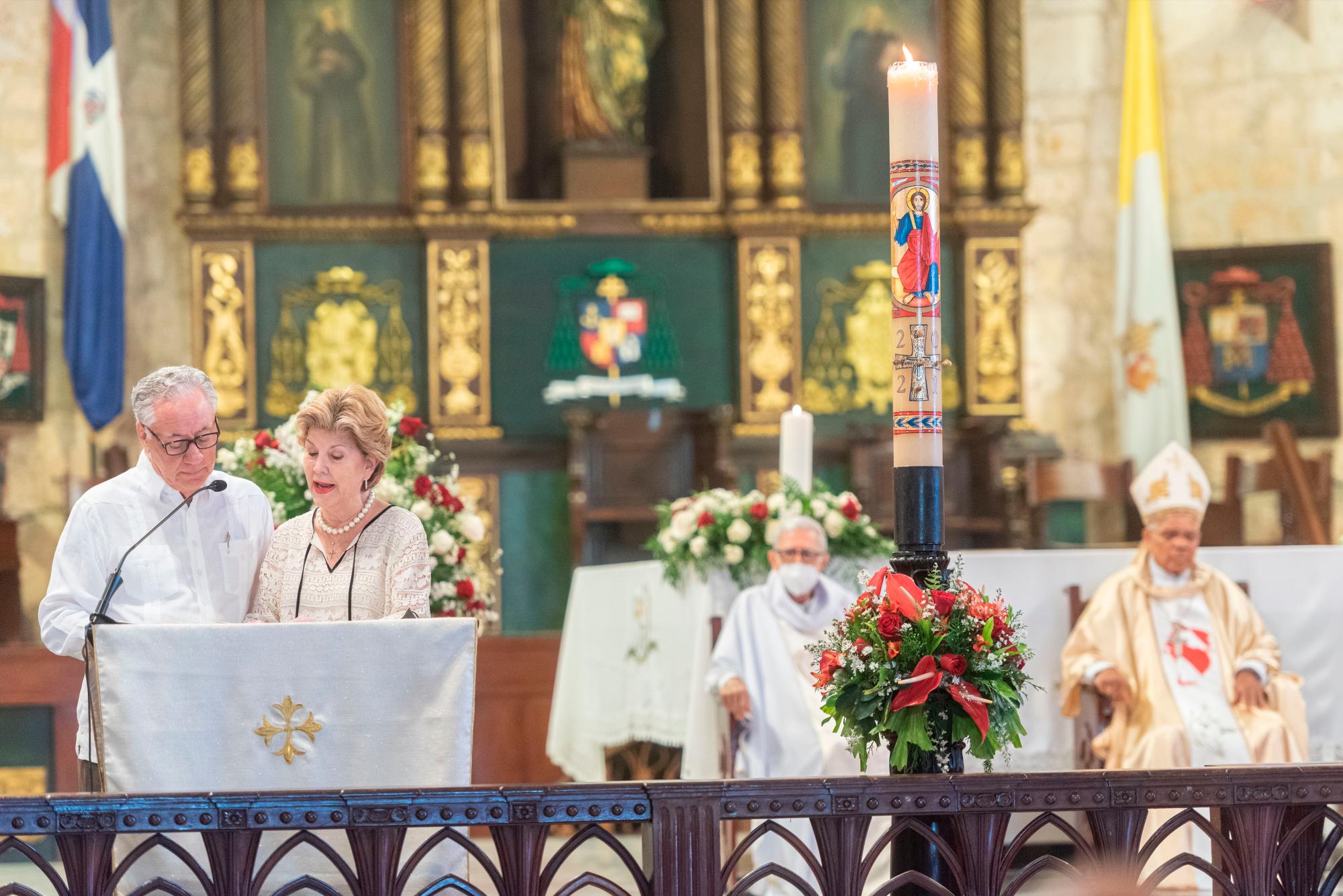 La misa de pascua fue oficiada por el arzobispo Francisco Ozoria. 