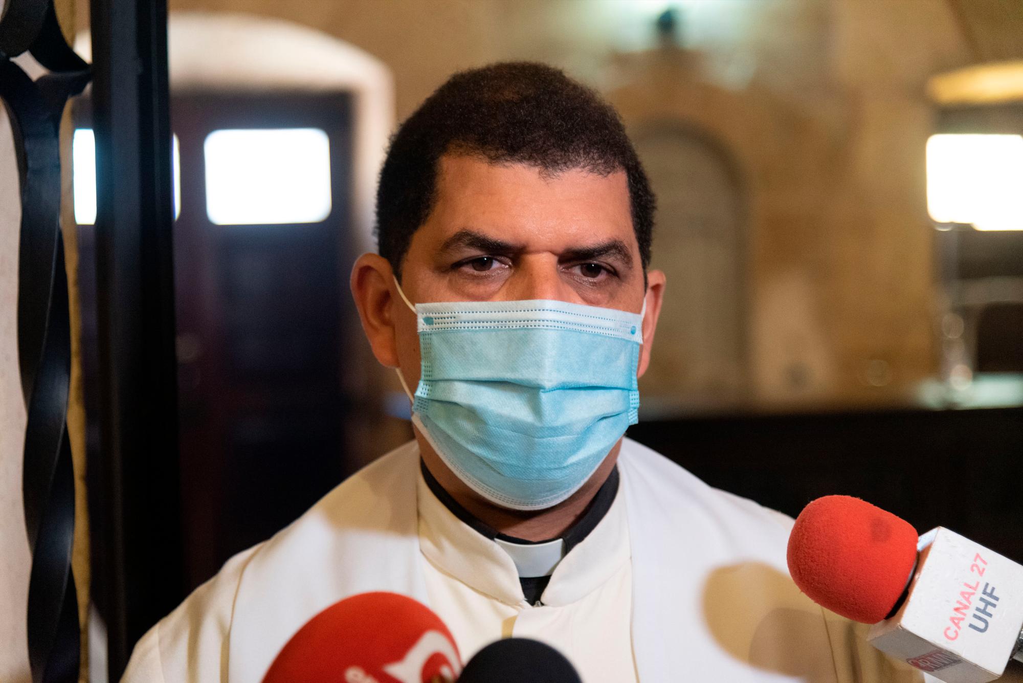 Padre Nelson Clark, párroco de la Catedral de Santo Domingo.