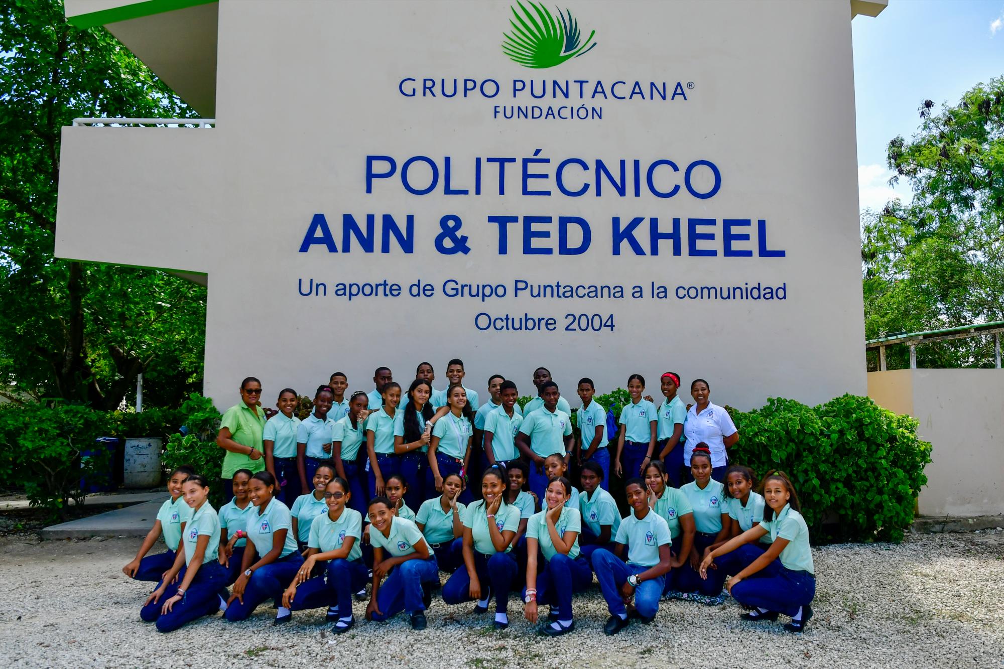 Estudiantes del tercero de educación Media, pertenecientes al Politécnico Ann & Ted Kheel.