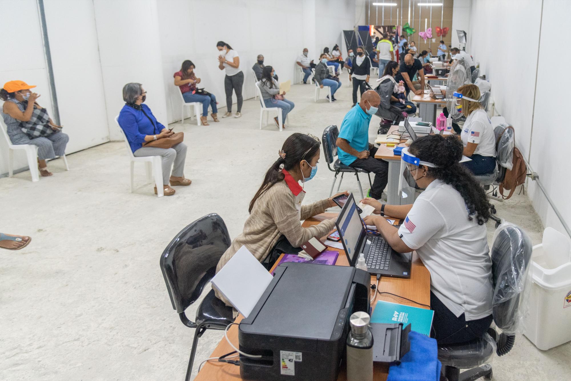 Los propietarios del Centro Comercial Sambil donaron el espacio en el que funcionará, por el tiempo que dure el operativo, la ventanilla de información para los ciudadanos venezolanos. (Foto: Pedro Bazil)